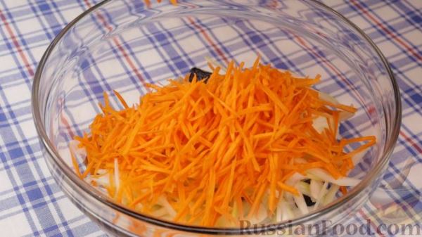 Маринованная селёдка с луком и морковкой