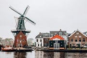 Нидерланды прекратили выдачу туристических виз